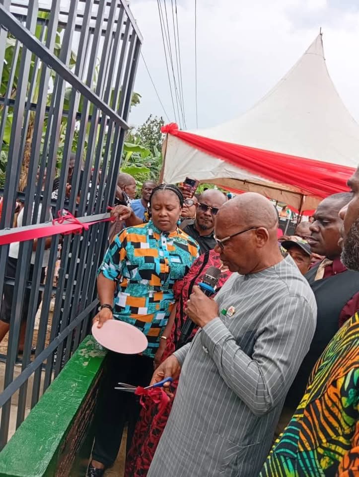 URUEOFFONG ORUKO LOCAL GOVERNMENT CHAIRMAN RT. HON. UNO ETIM UNO COMMISSIONS 300KVA TRANSFORMER IN UMUME VILLAGE, WARD 2