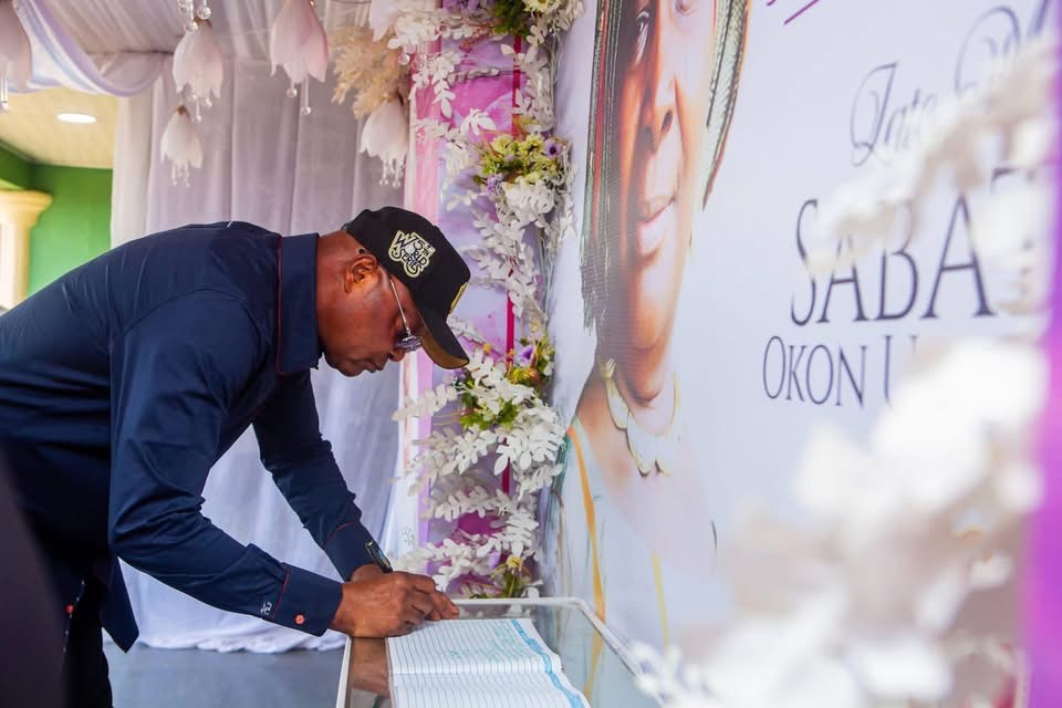 GOVERNOR UMO ENO’S CHIEF PRESS SECRETARY, EKERETE UDOH, PAYS CONDOLENCE VISIT TO ONNA CHAIRMAN